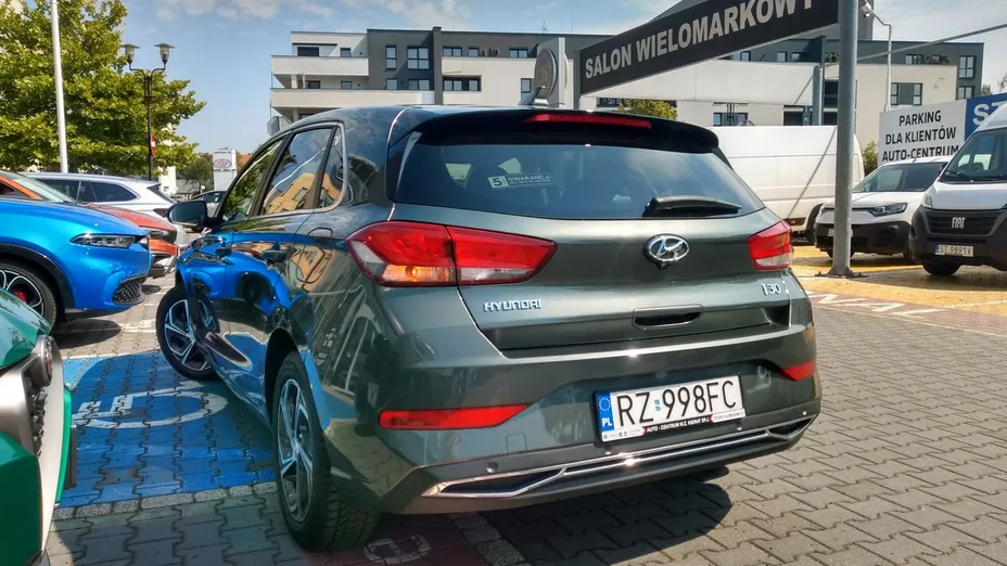 HYUNDAI i30 -