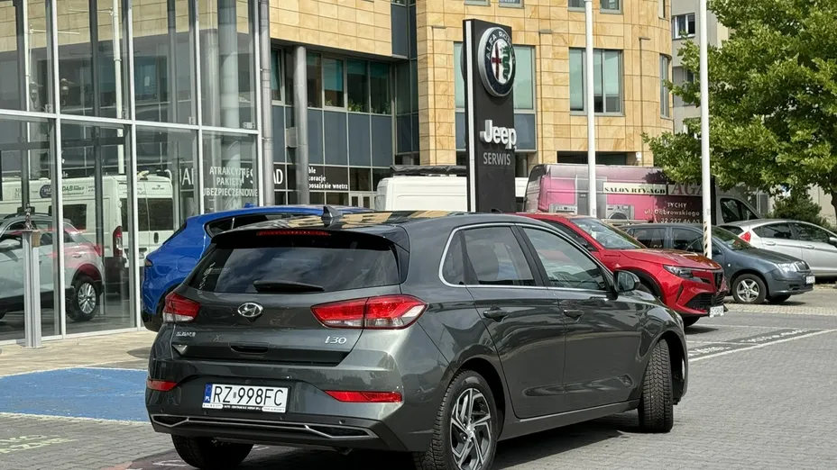 HYUNDAI i30 -