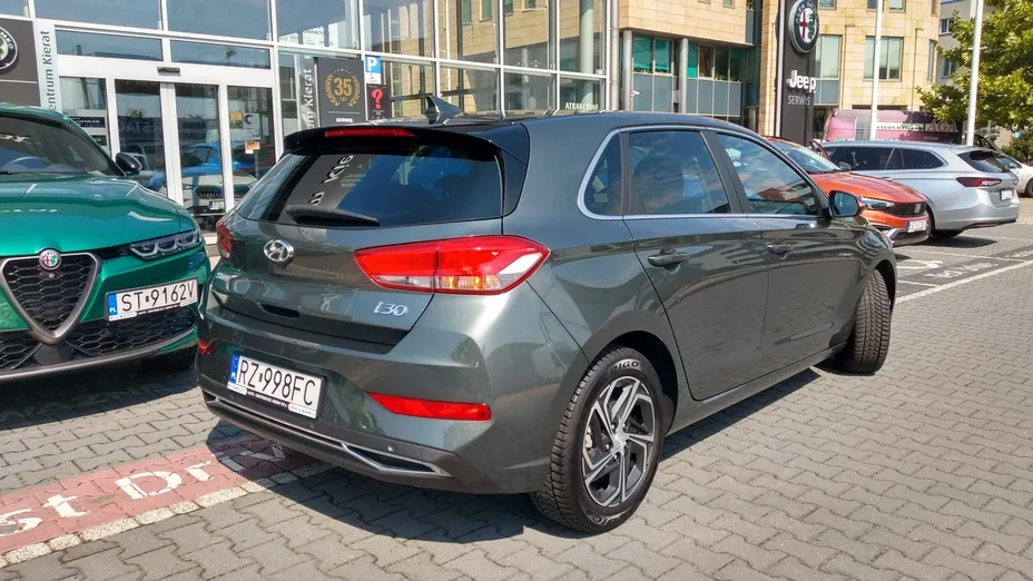 HYUNDAI i30 -
