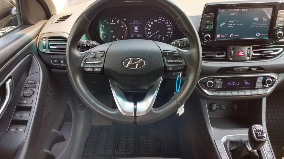 HYUNDAI i30 -