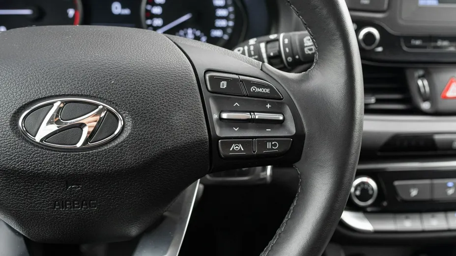 HYUNDAI i30 -