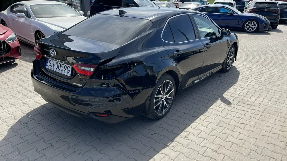 TOYOTA Camry -