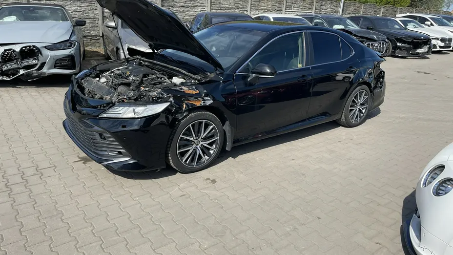 TOYOTA Camry -