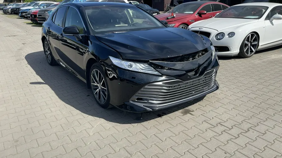 TOYOTA Camry -