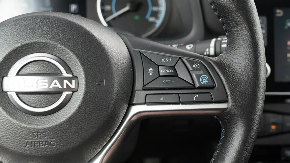 NISSAN Leaf -