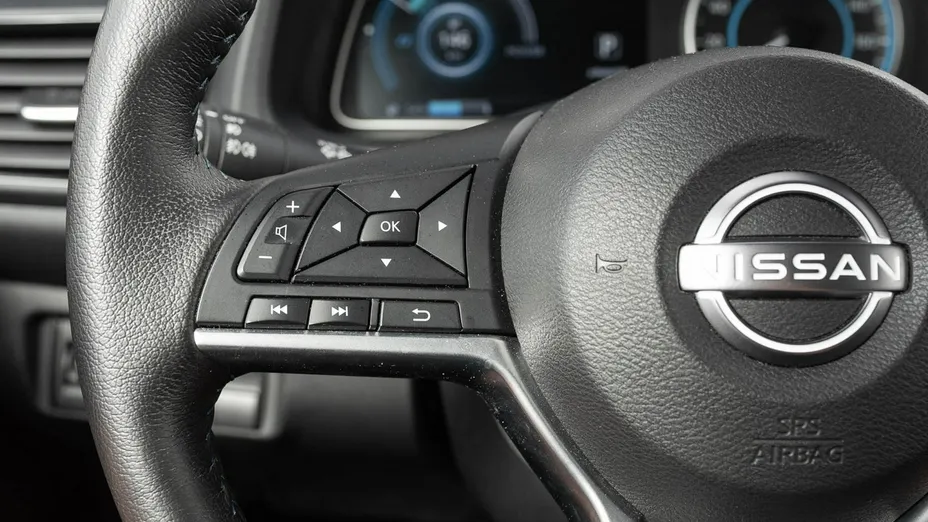 NISSAN Leaf -