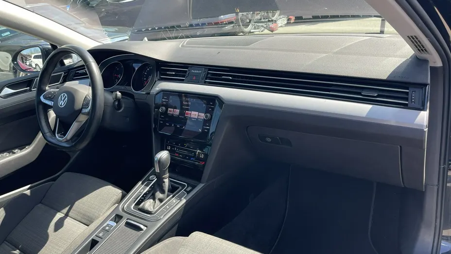 VOLKSWAGEN Passat -