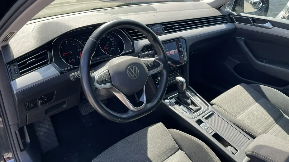 VOLKSWAGEN Passat -
