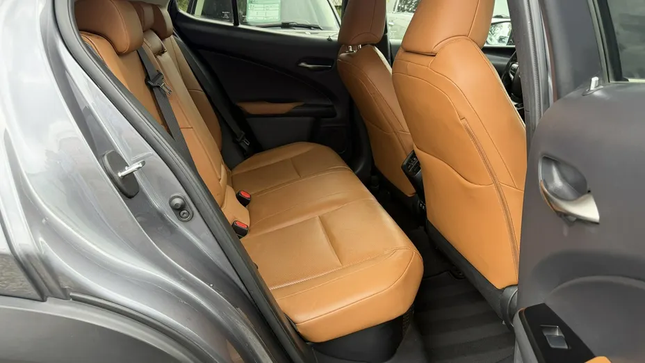 LEXUS UX -