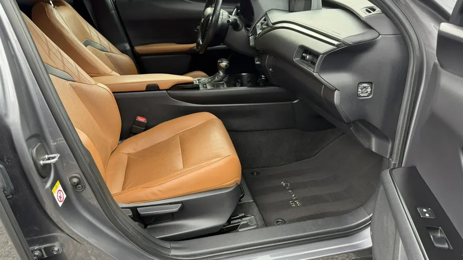LEXUS UX -