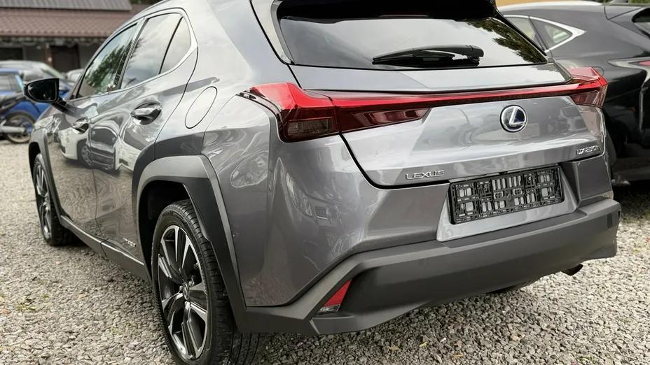 LEXUS UX -