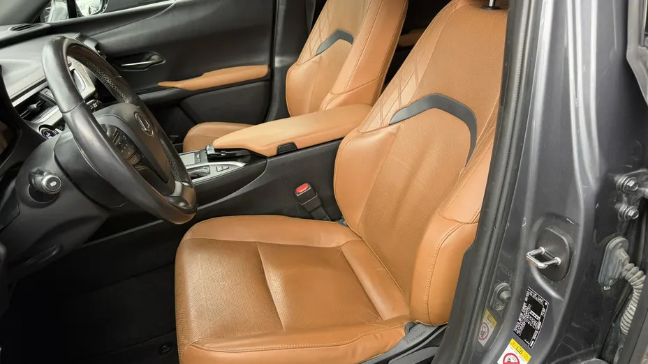 LEXUS UX -