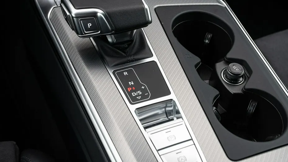 AUDI A6 -