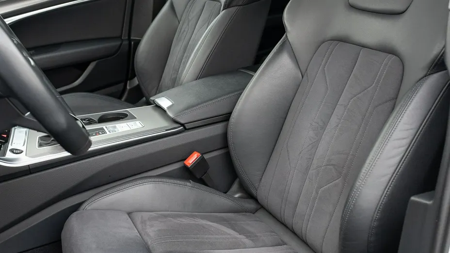 AUDI A6 -