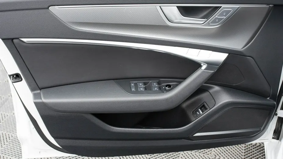 AUDI A6 -