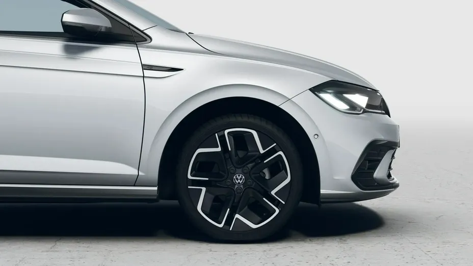 VOLKSWAGEN Polo -