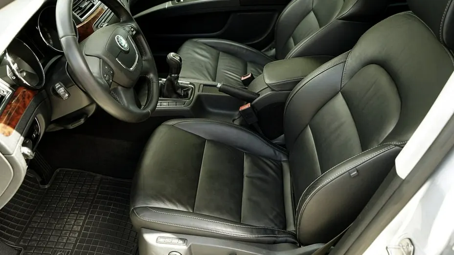 SKODA Superb -