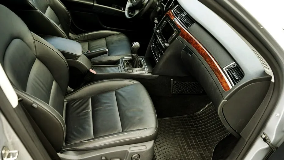 SKODA Superb -