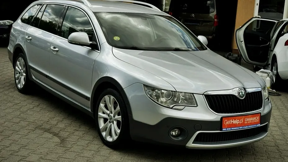 SKODA Superb -