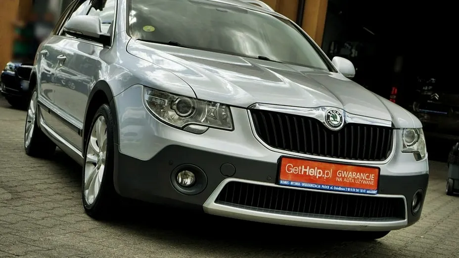 SKODA Superb -