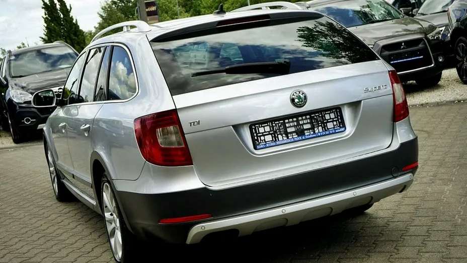 SKODA Superb -