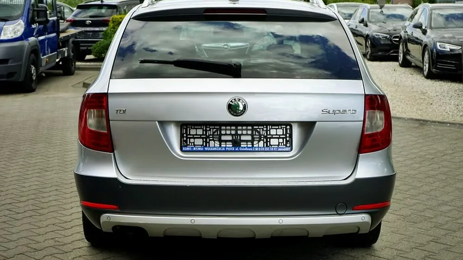 SKODA Superb -