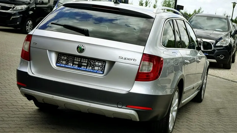 SKODA Superb -