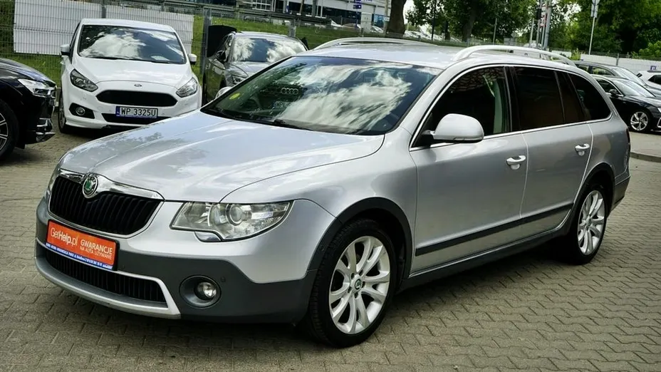 SKODA Superb -