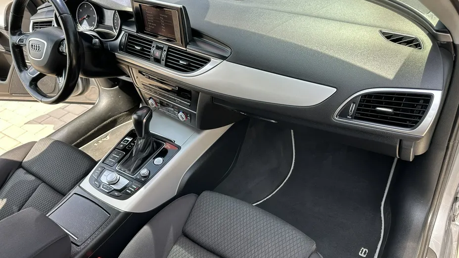 AUDI A6 -