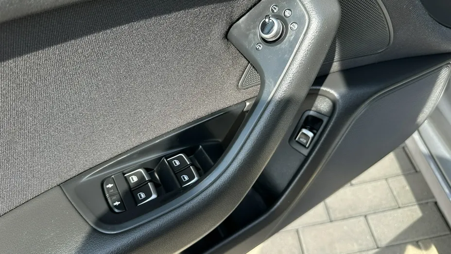 AUDI A6 -
