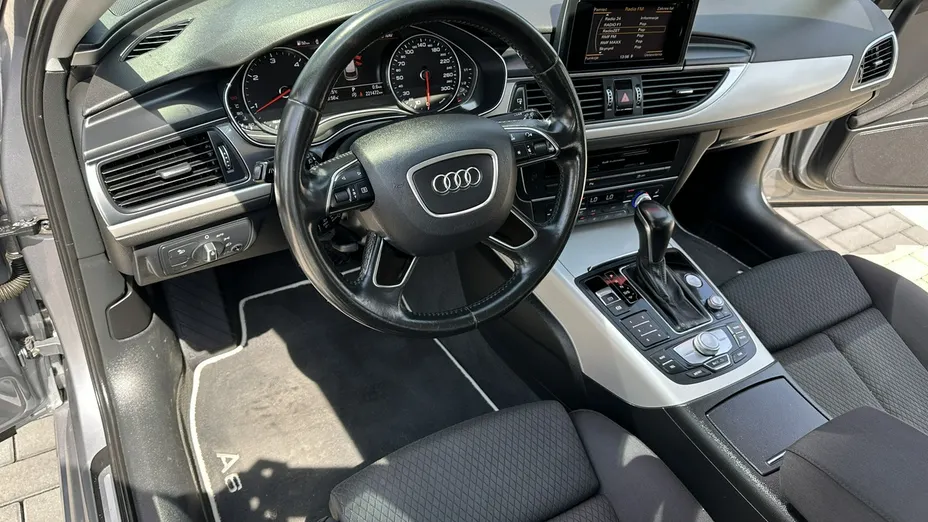 AUDI A6 -