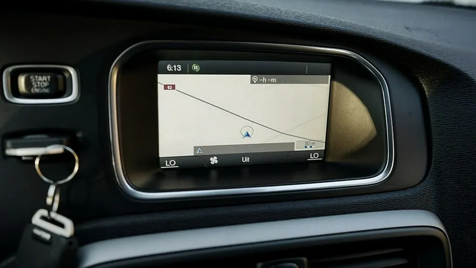 VOLVO V40 -