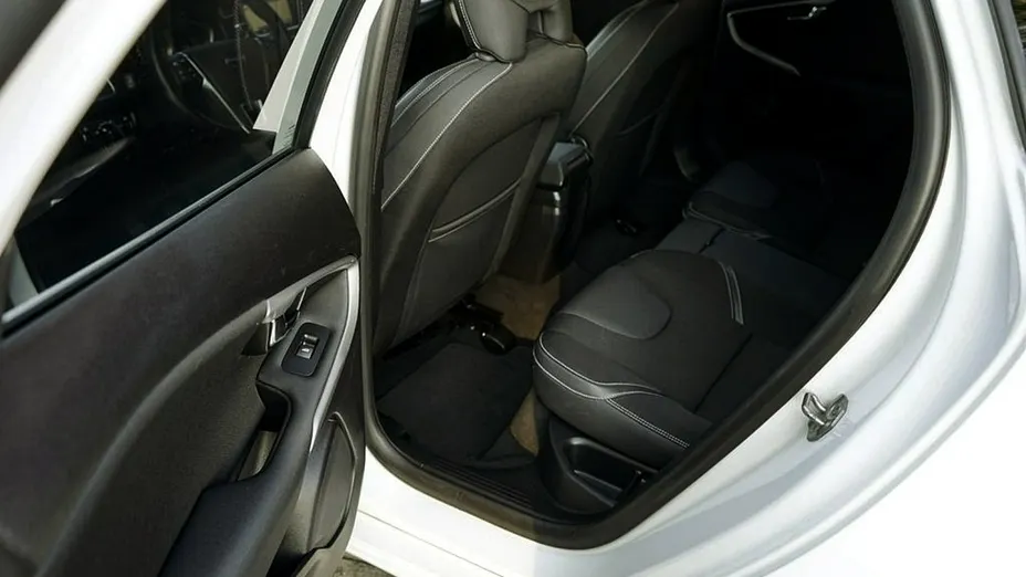 VOLVO V40 -