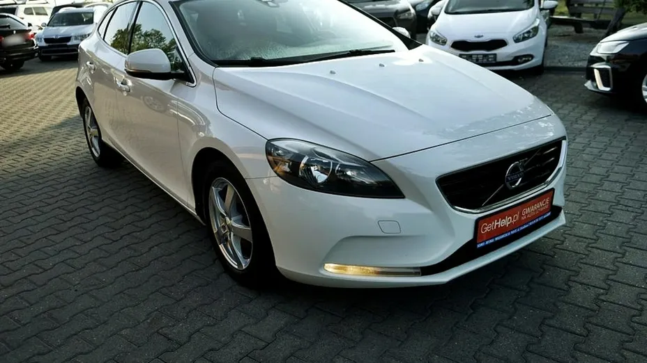 VOLVO V40 -