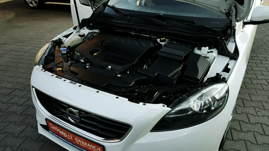VOLVO V40 -