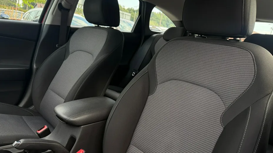 HYUNDAI i30 -