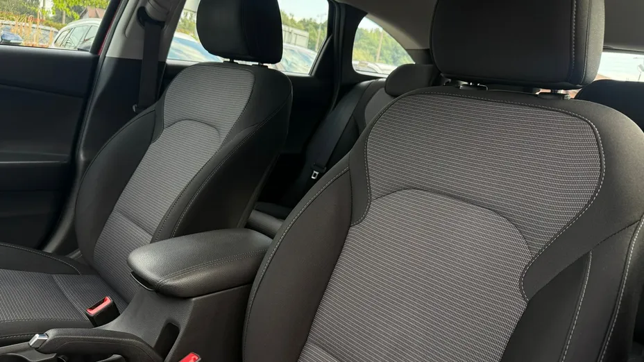 HYUNDAI i30 -