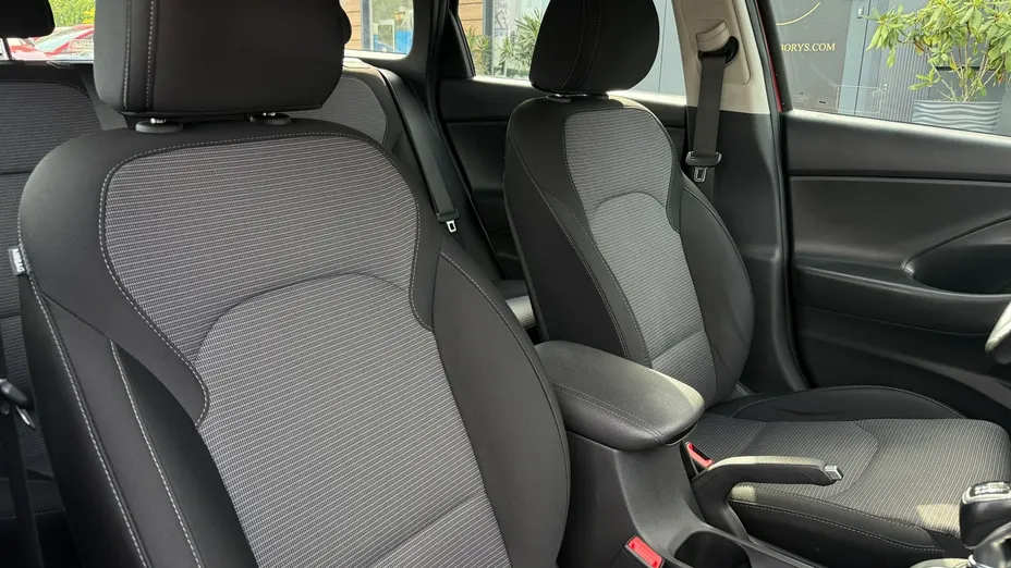 HYUNDAI i30 -