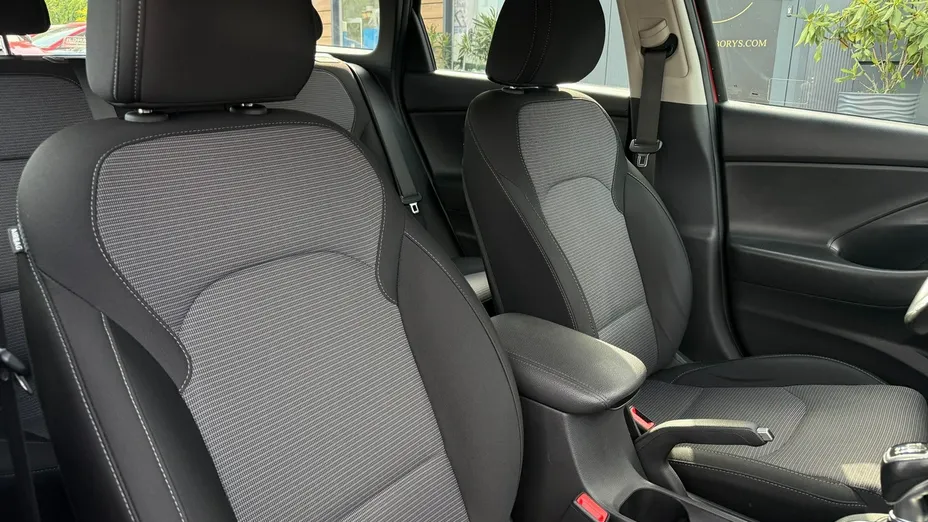 HYUNDAI i30 -