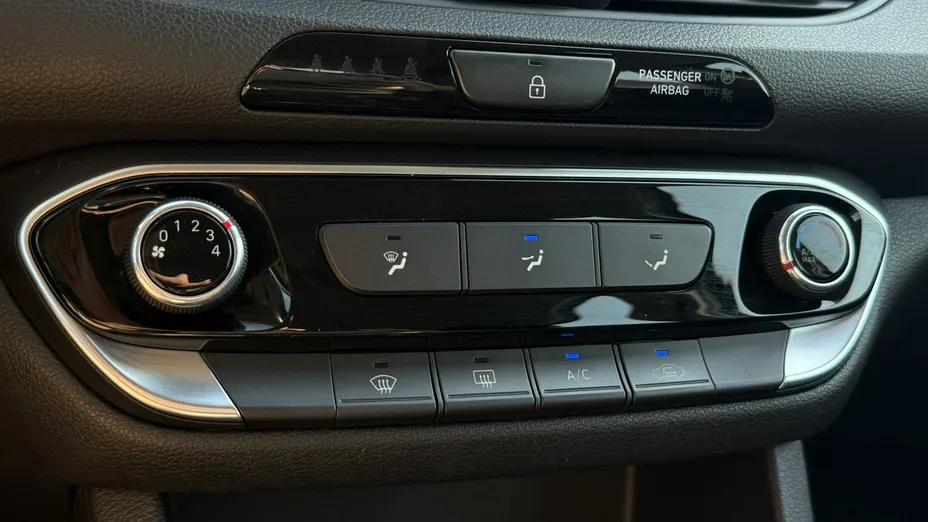 HYUNDAI i30 -