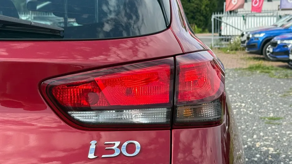 HYUNDAI i30 -