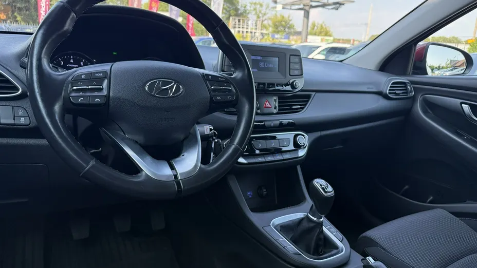 HYUNDAI i30 -