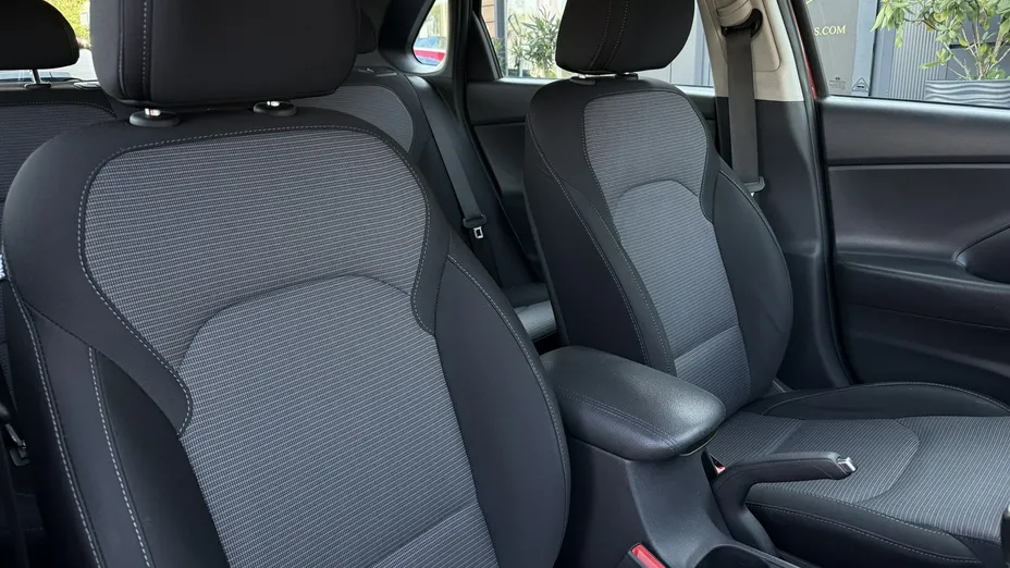 HYUNDAI i30 -