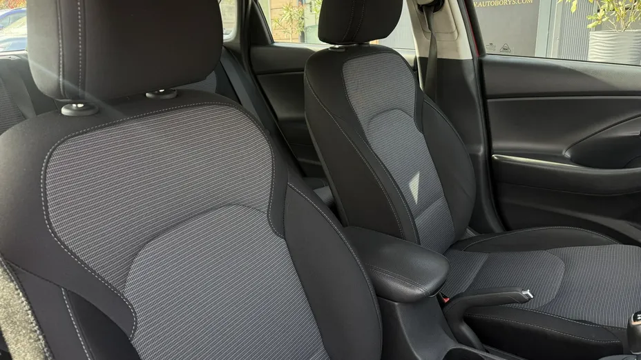 HYUNDAI i30 -