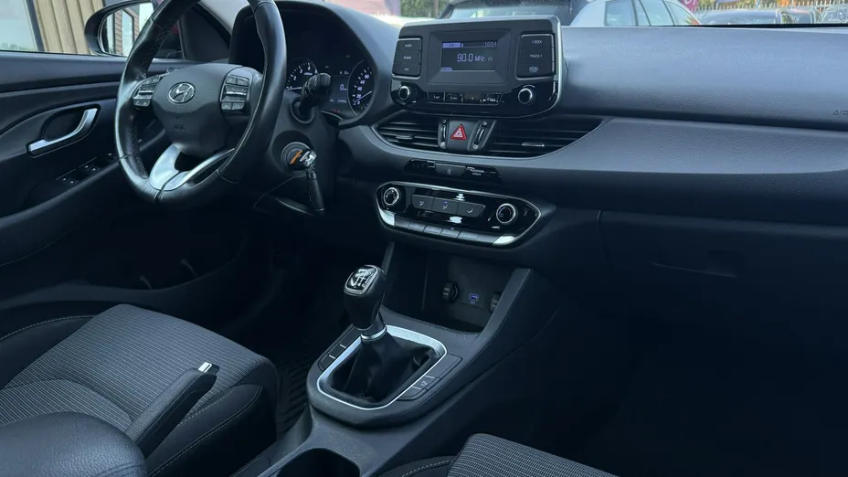 HYUNDAI i30 -