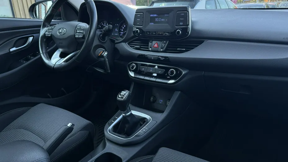 HYUNDAI i30 -