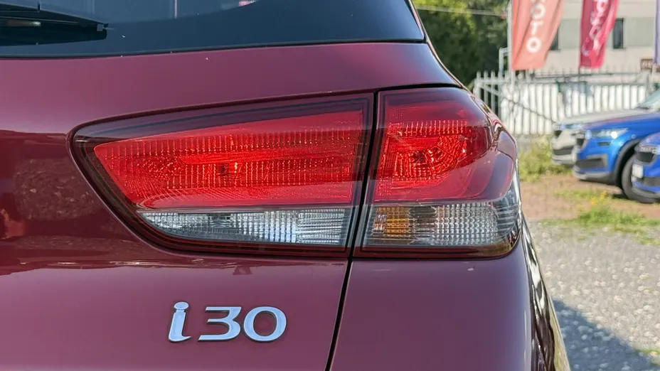 HYUNDAI i30 -
