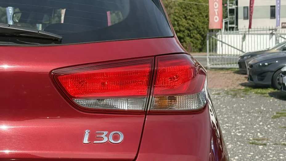 HYUNDAI i30 -