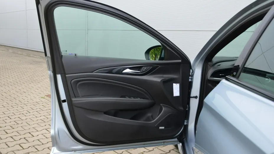OPEL Insignia -