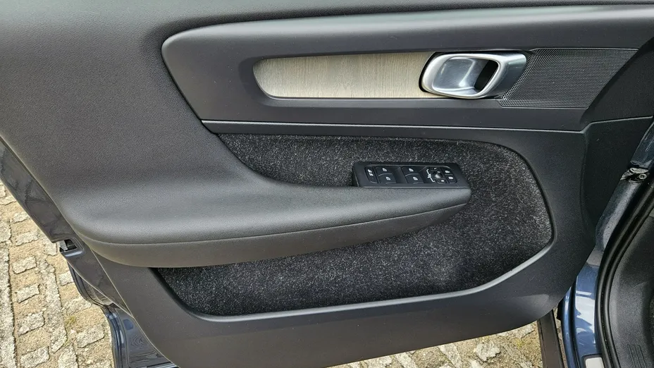 VOLVO XC40 -